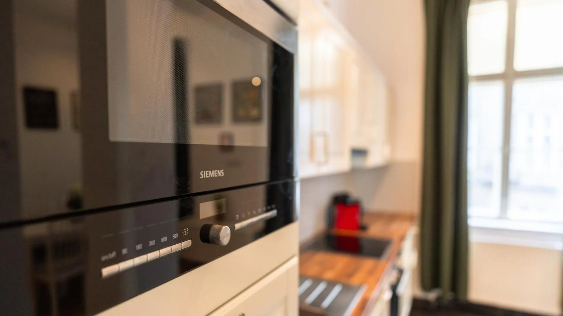Premium Suites Vienna - L'Art De Vivre Apartment